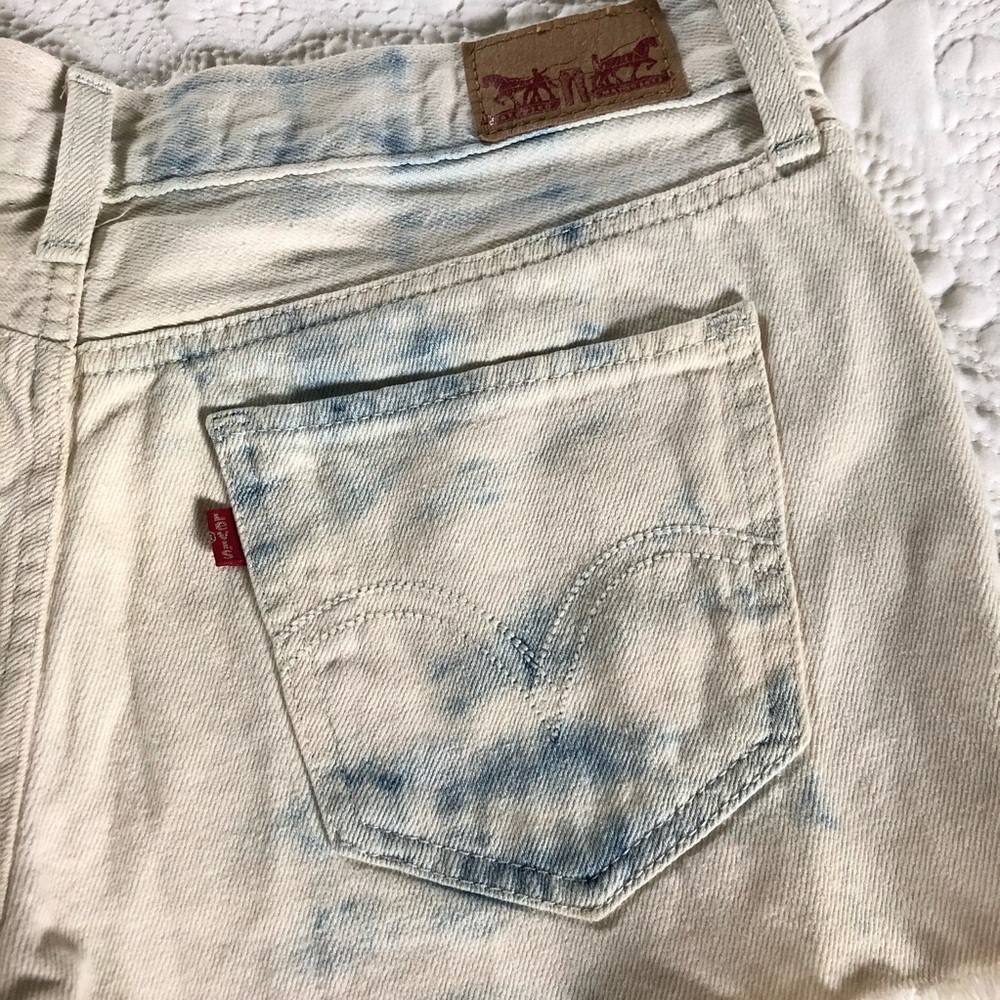 LEVI’S Tie Dye Cutoff Jean Shorts White Blue Junior Size 5 Zip Fly - Picture 5 of 13